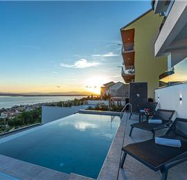 4 bedroom villa with infinity pool and sea views in Crikvencia, Rijeka, sleeps 8
